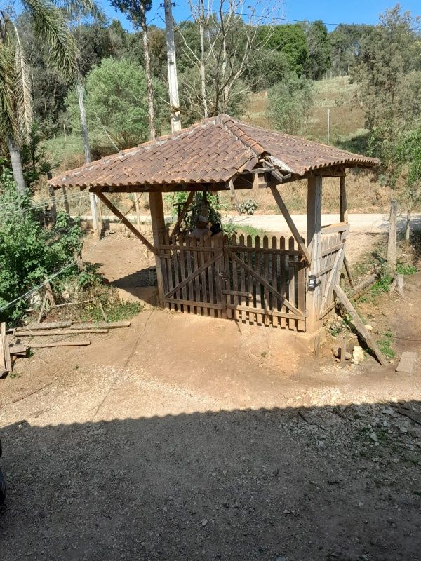 Chácara em Bocaiuva do Sul - Chácara na localidade de Papanduva, Bocaiúva do Sul, Paraná, com 3 casas com área construída de 786 m² em terreno de 77.360,30 m², mais benfeitorias. R$ 2.200.000,00 Oferta válida por 60 dias a partir de 01/11/24