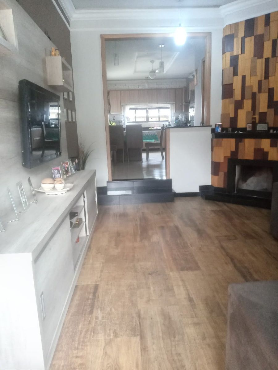 Casa em Bocaiuva do Sul - Excelente Casa Residêncial no Município de Bocaiúvado Sul, Estado do Paraná, com área total construída de 250 m², valor R $410.00 quatrocento e dez mil reais. À vista.